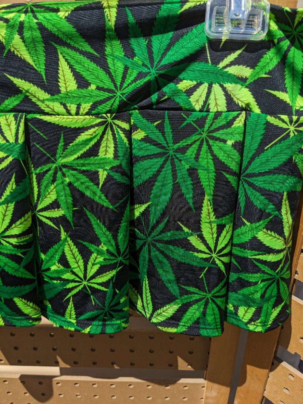 Body Rage Pot Leaf Pleated Mini Skirt Sz M/L - Picture 2 of 3